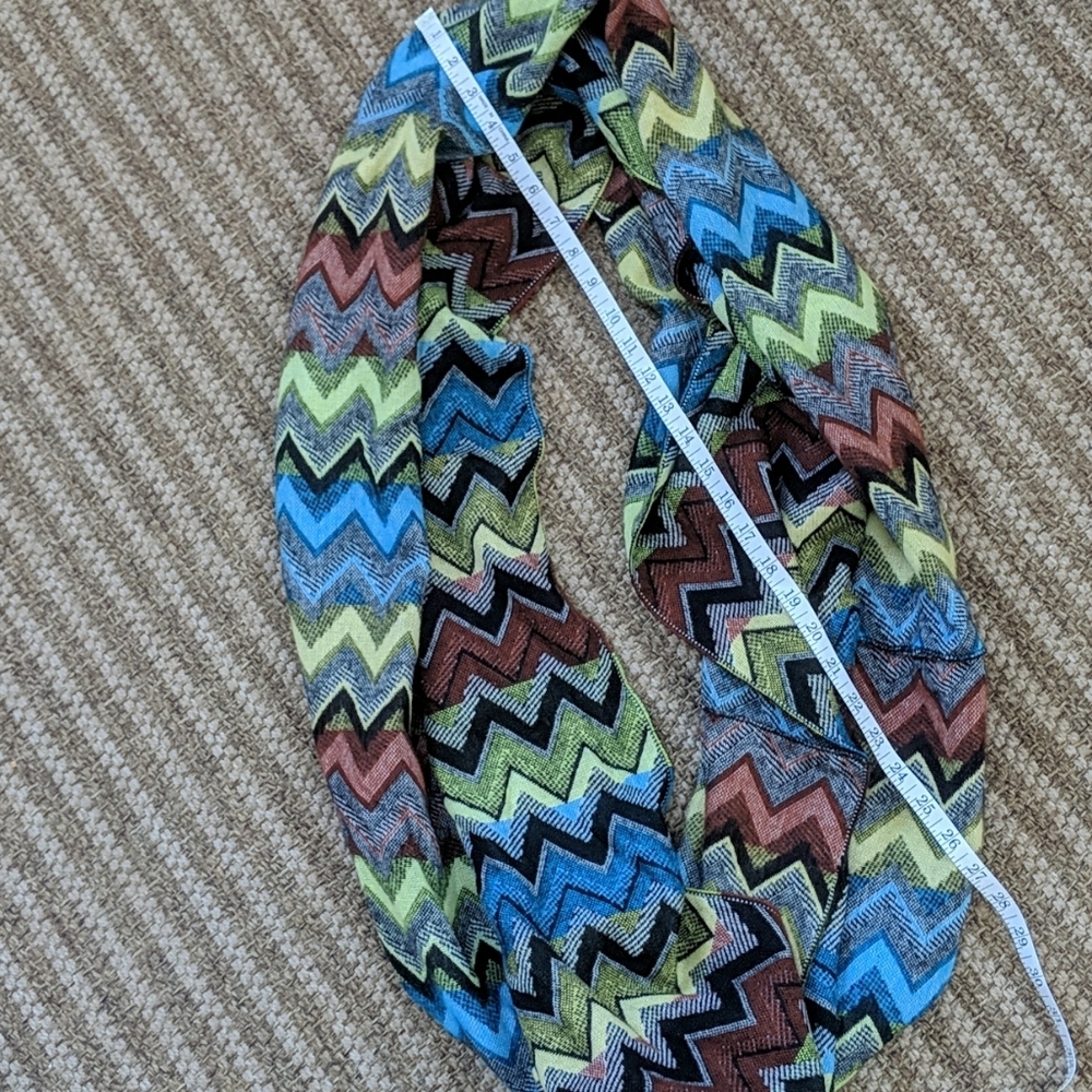 Chevron Print Infinity Scarf - Picture 2 of 3